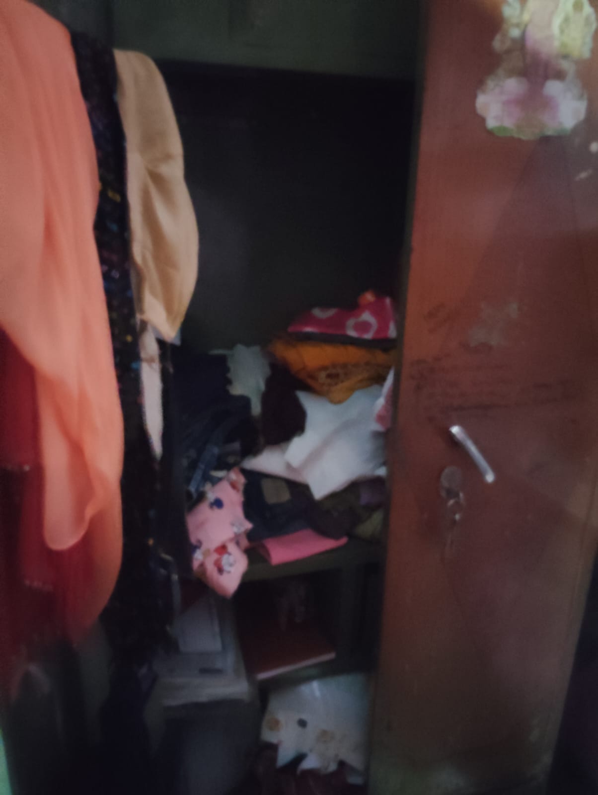 Thieves break into locked house in broad daylight; cash and jewelry stolen.