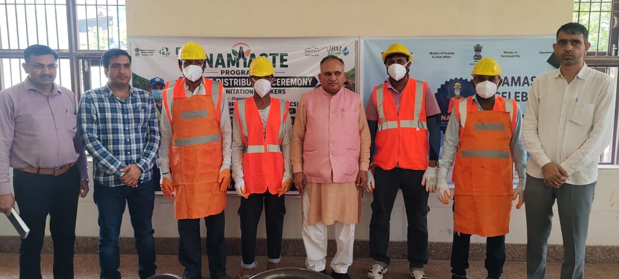 Namaste Programme Mayor distributed safety kits to waste pickers.