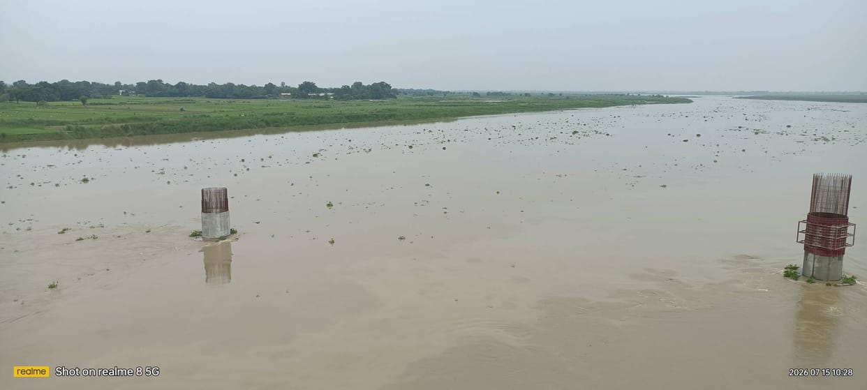 The water level of Sarayu rose during the day after occurring at night