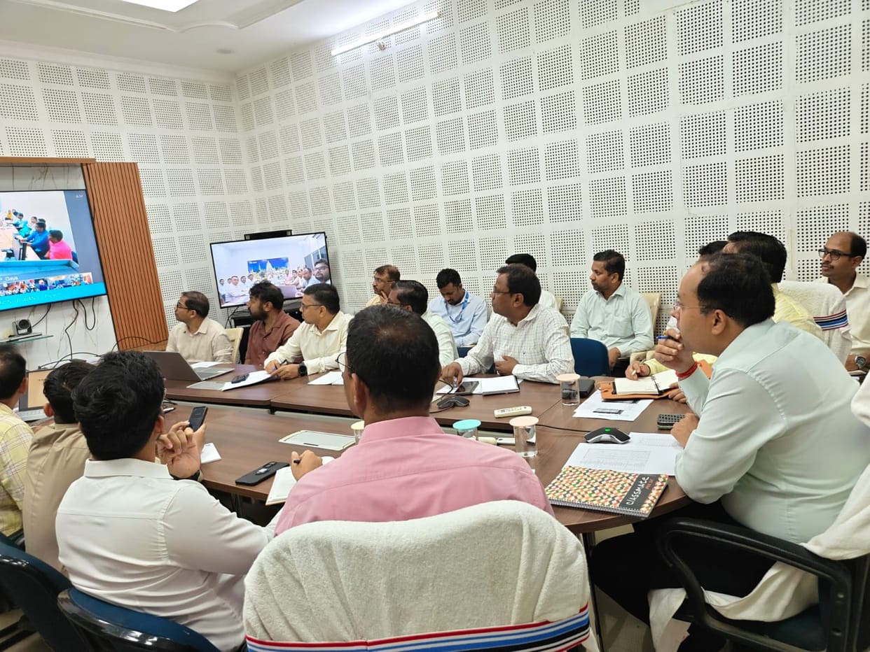 dm orders salary stoppage for negligence in tb screening campaign in gaya today bihar news