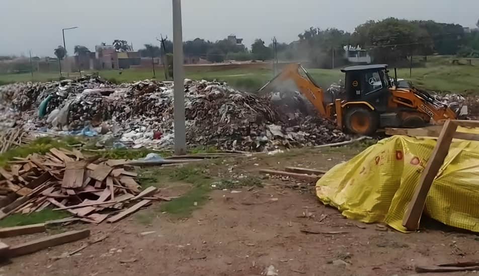 Garbage removed from the banks of the Tamasa River