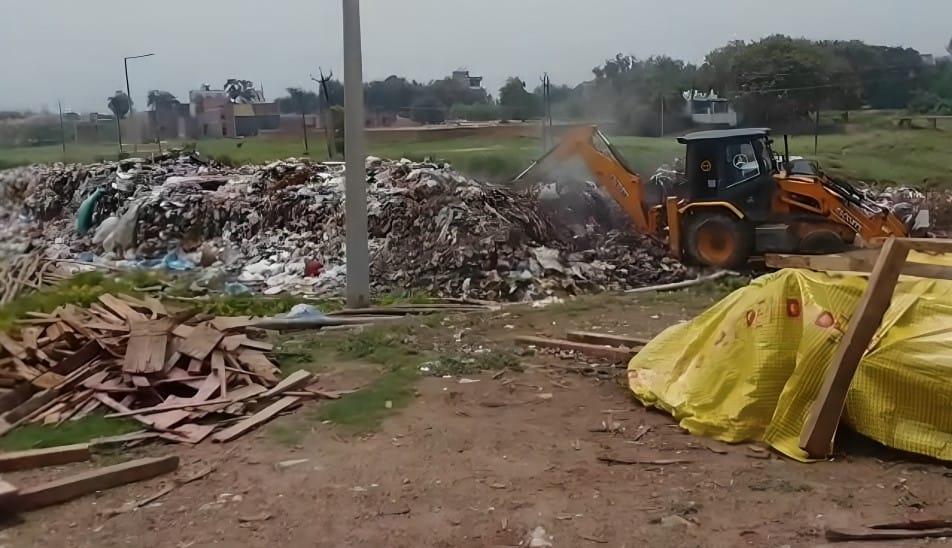 Garbage removed from the banks of the Tamasa River