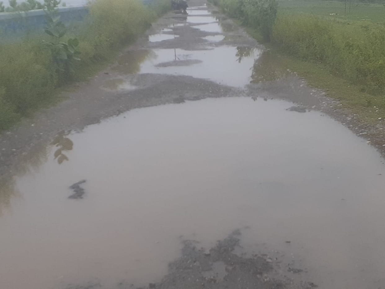 Water accumulates on the main road of the dilapidated Sharda Sagar Dam; commuters face inconvenience.