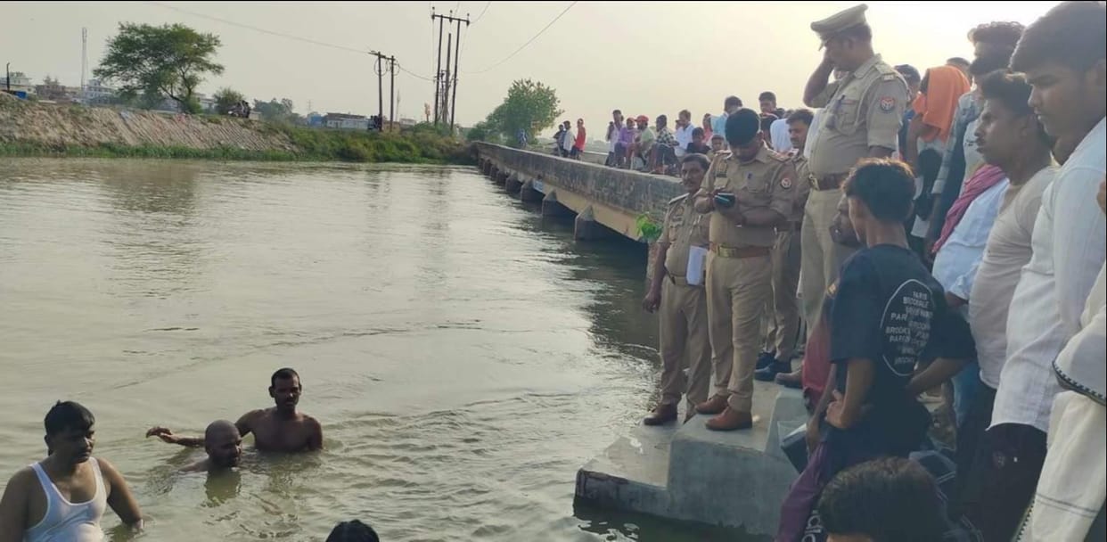 Youth drowns in canal; no trace found by evening.