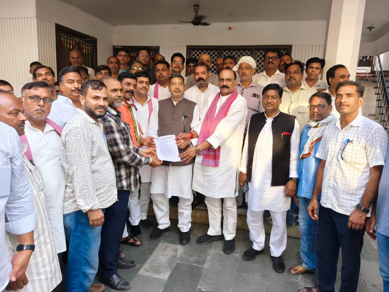 Teachers submit memorandum to MP in protest against TET.