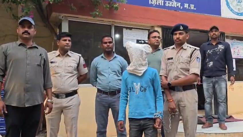 पुलिस गिरफ्त मे आरोपी