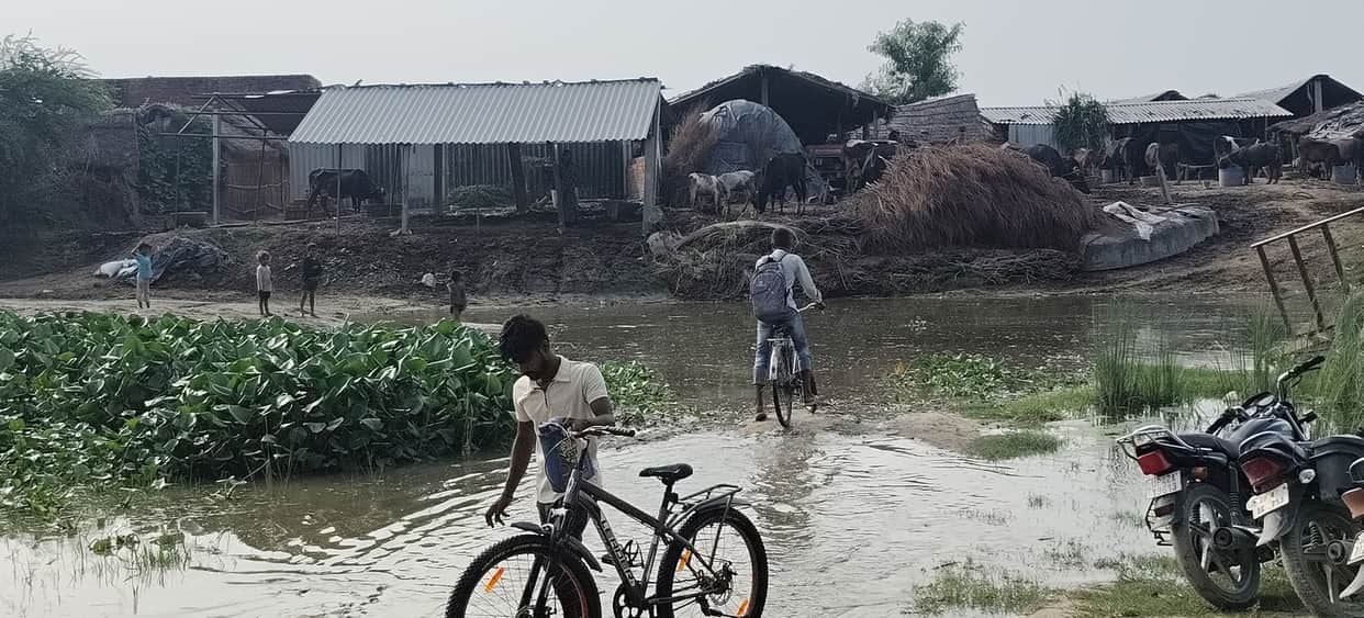The threat to life is increasing day by day in Manjha Kala village
