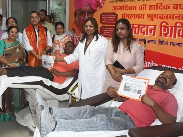 The Shramik Kamgar Karmachari Mahasangh organized a blood donation camp.
