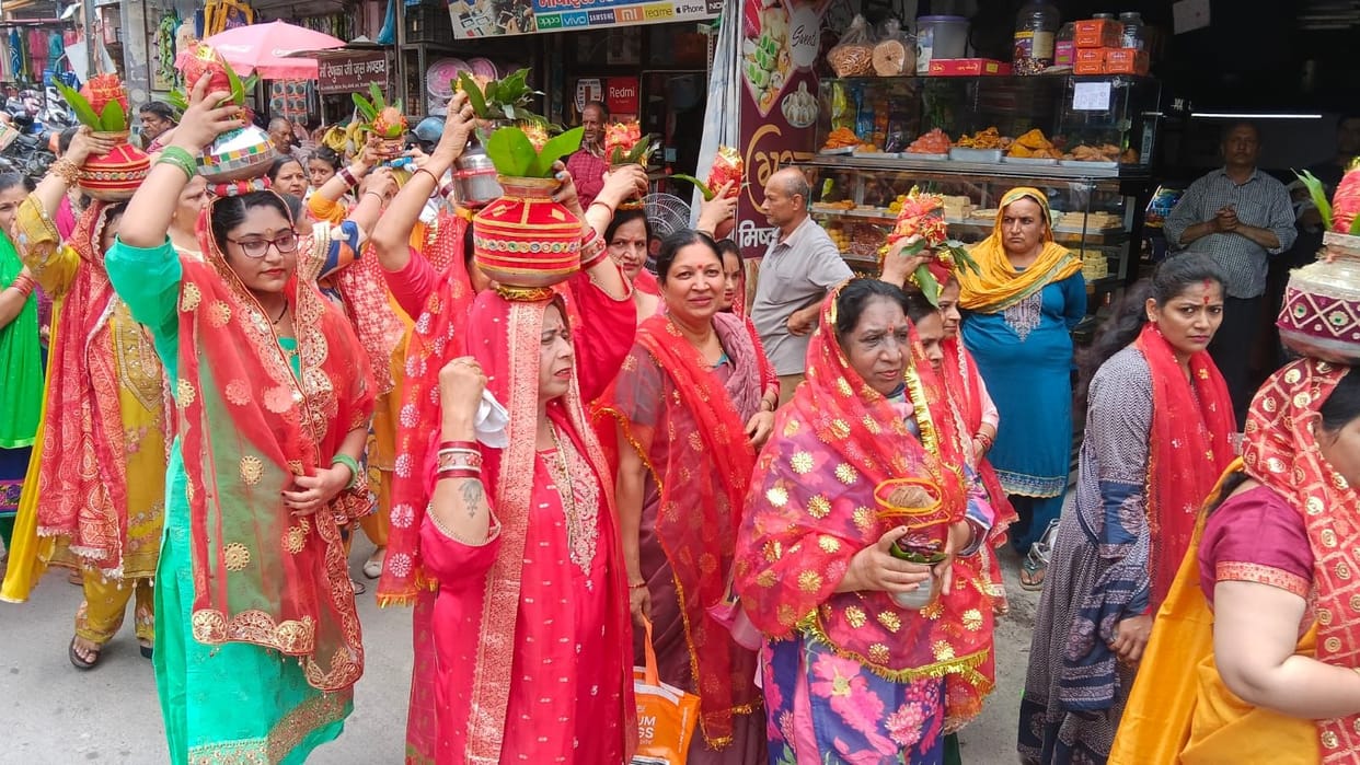 Ramkatha begins in Dadahu with a Kalash Yatra.