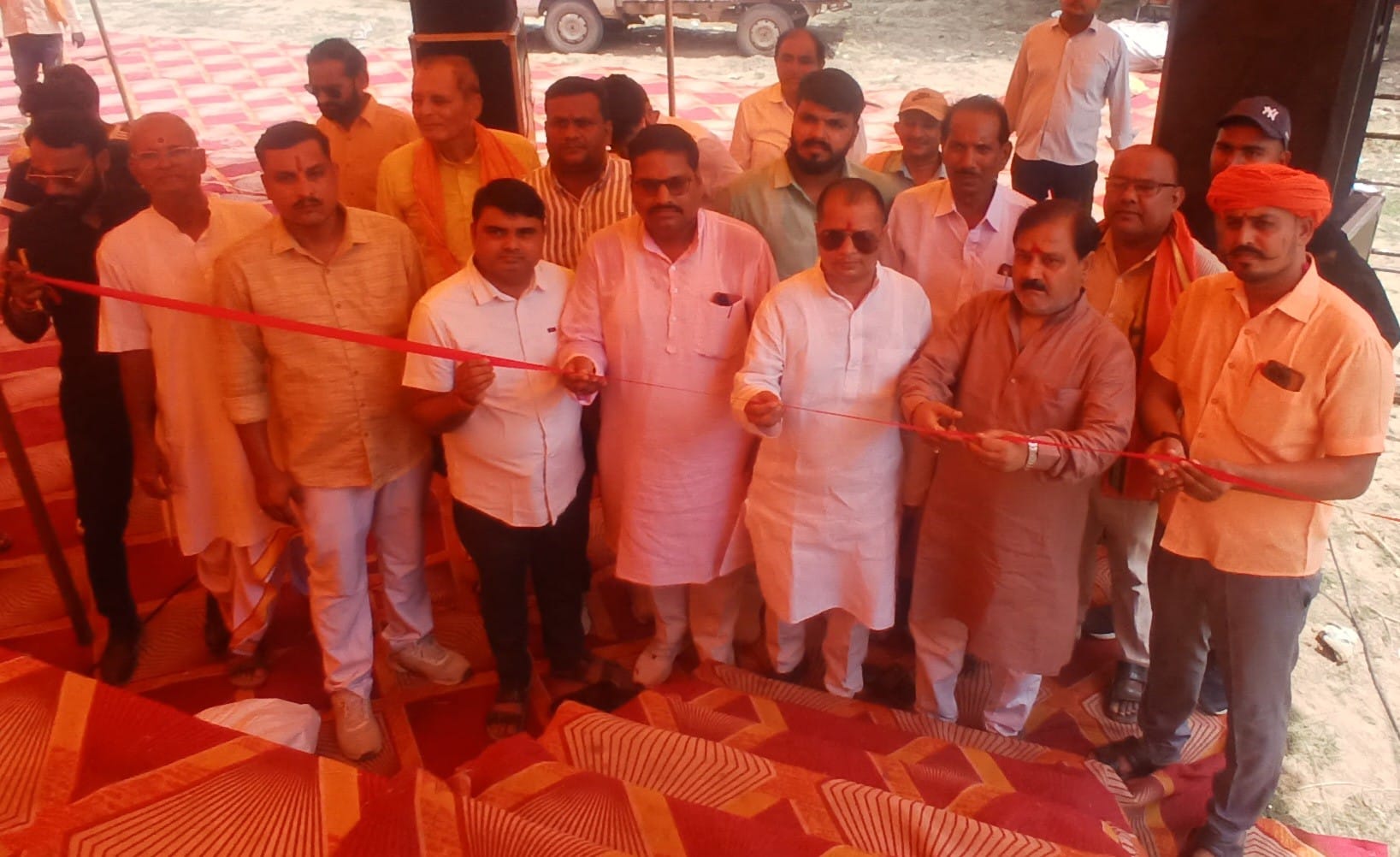 सीतामढ़ी में नवमी मेले का शुभारंभ करते डीघ ब्लॉक प्रमुख प्रभारी मनोज कुमार मिश्रा। संवाद