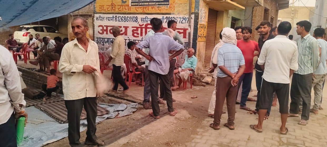 They waited all day for the mortal remains of Martyr Janeshwar.