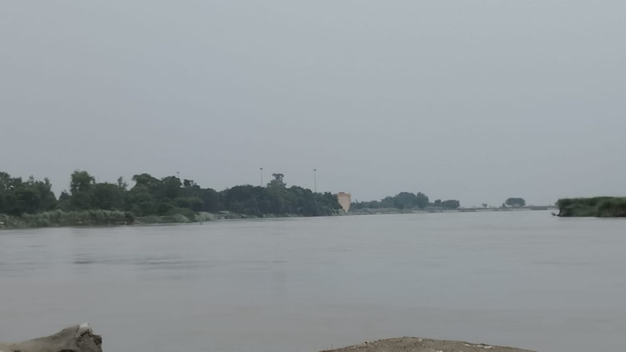 Saryu's course diverted for bridge construction; 10 villages at risk.