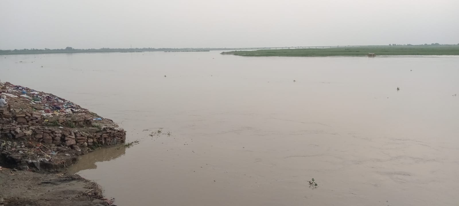 दोहरीघाट में बढ़ा सरयू नदी का जलस्तर।संवाद