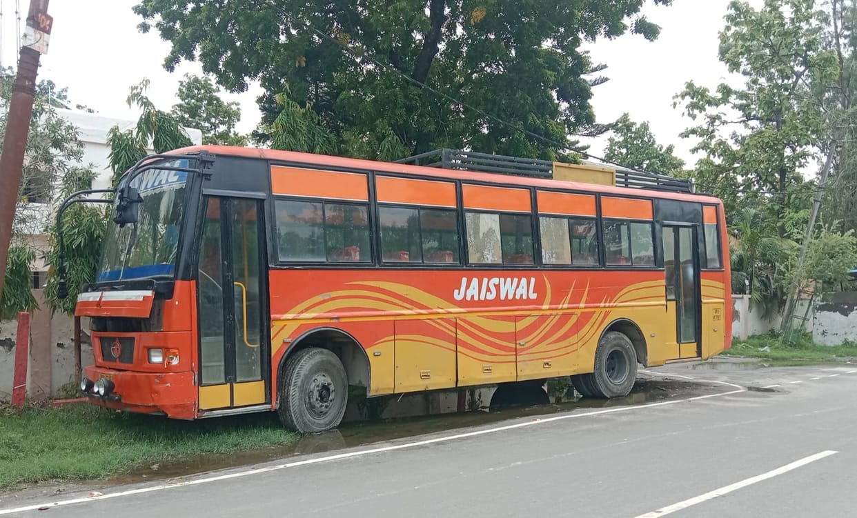 Bus and tempo collide, three people including a cyclist injured