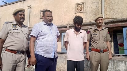 पुलिस हिरासत में आरोपी