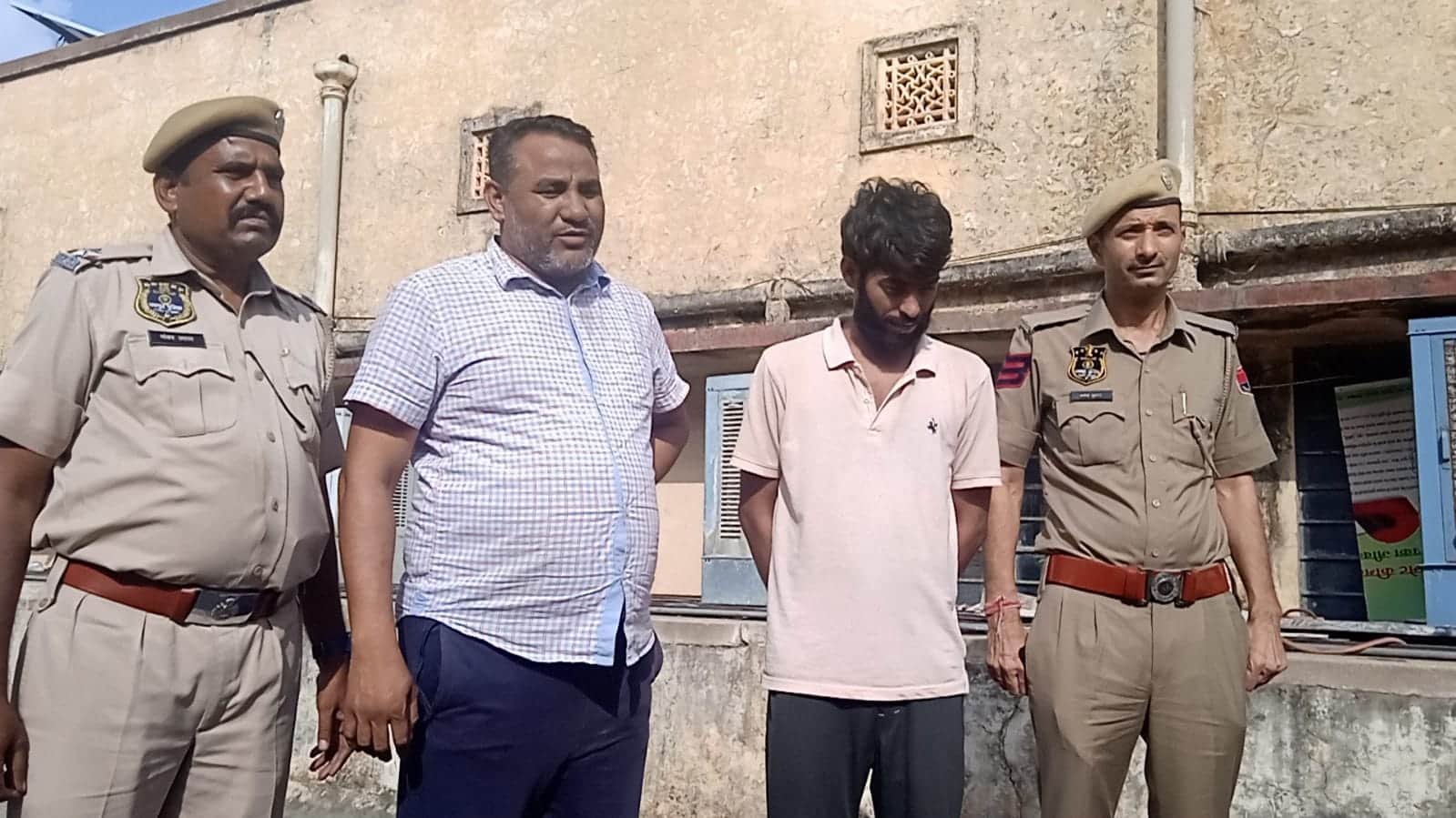 पुलिस हिरासत में आरोपी