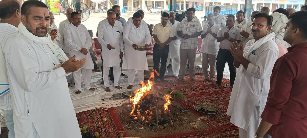 Havan purifies the atmosphere: Pandit Kaviraj