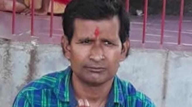 Bihar: Clerk held jobs on two posts simultaneously Bihar Jharkhand DM suspended aurangabad bihar news