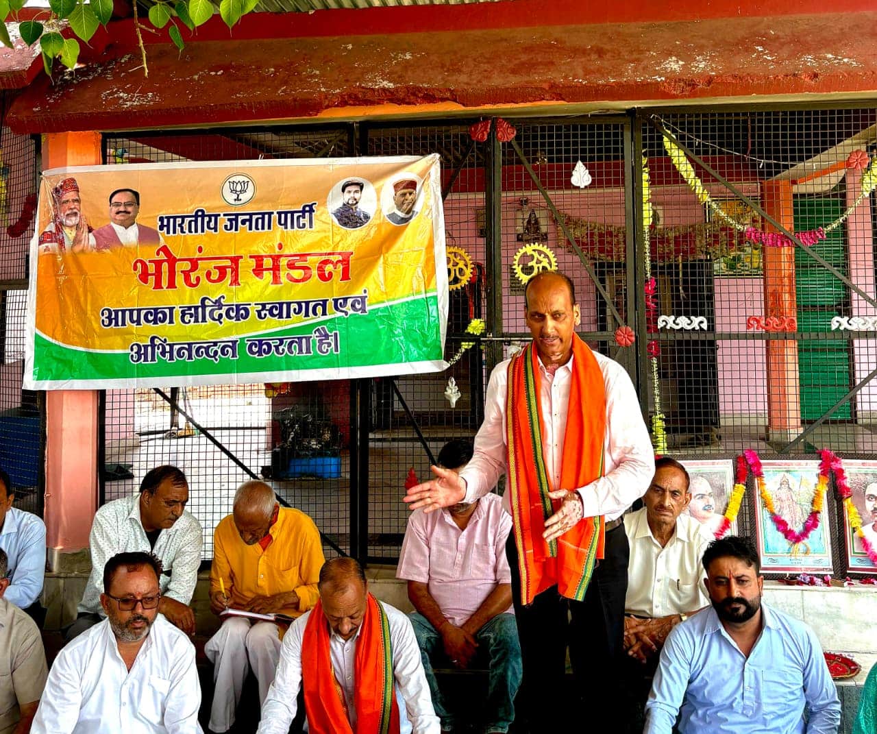 भोरंज में वरिष्ठ कार्यकर्ता सम्मान समारोह में संबोधित करते जिलाध्यक्ष राकेश ठाकुर। भाजपा।