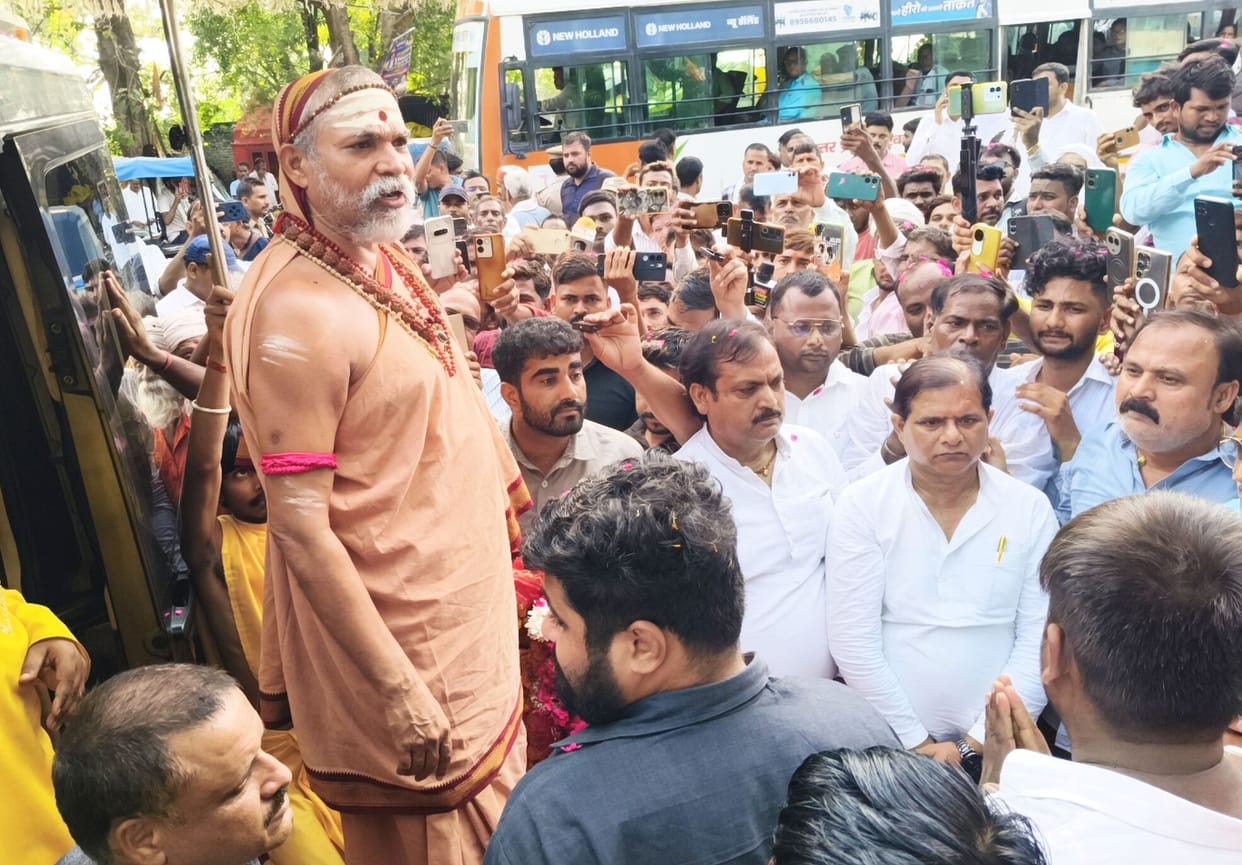 Swami Avimukteshwaranand raises questions regarding the donation theft incident
