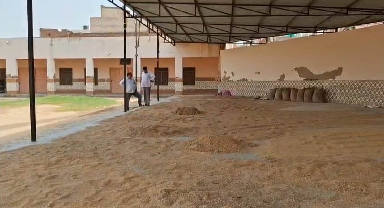 Plans were afoot to dry and distribute wet ration stocks; the Food Department has suspended supplies to three depots.