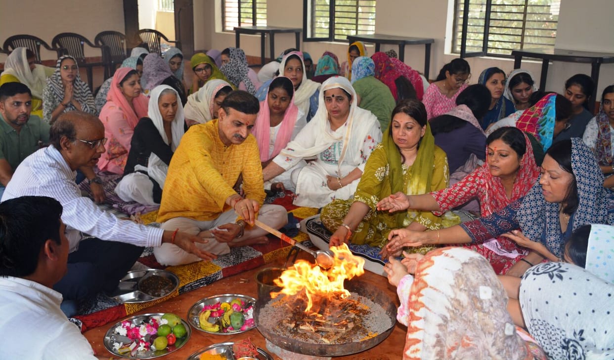 A Havan was performed for the success of final-year BAMS female students.