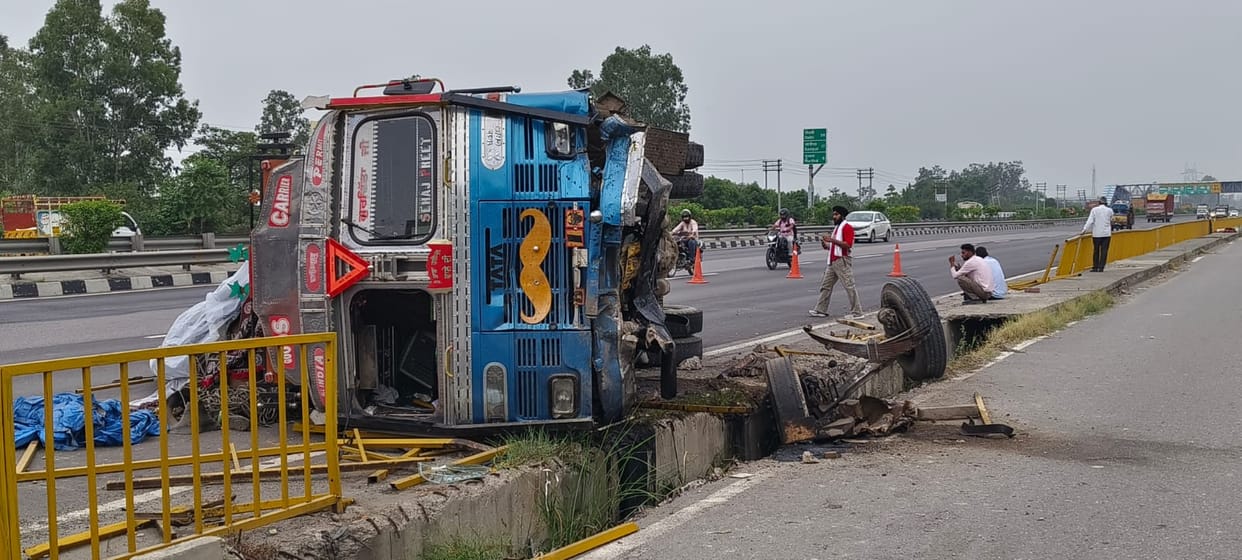 Truck loaded with refined oil overturns on GT Road after axle breaks