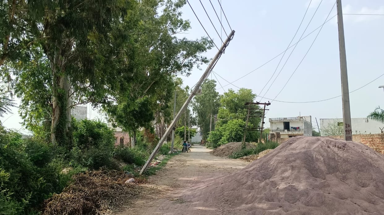 Leaning electricity pole causes accident