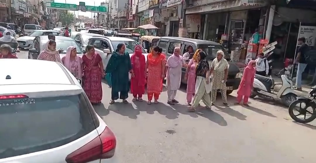 Power crisis amidst sweltering humidity; public outrage spills onto the streets.