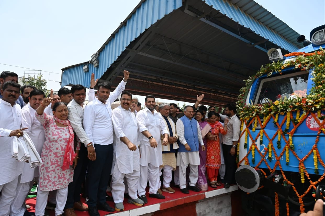 People flocked to welcome the hydrogen train in Sonipat.