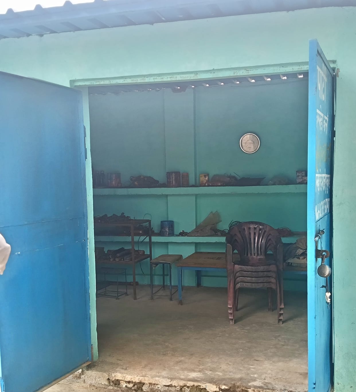 Goods worth thousands stolen from workshop after breaking the shutter.