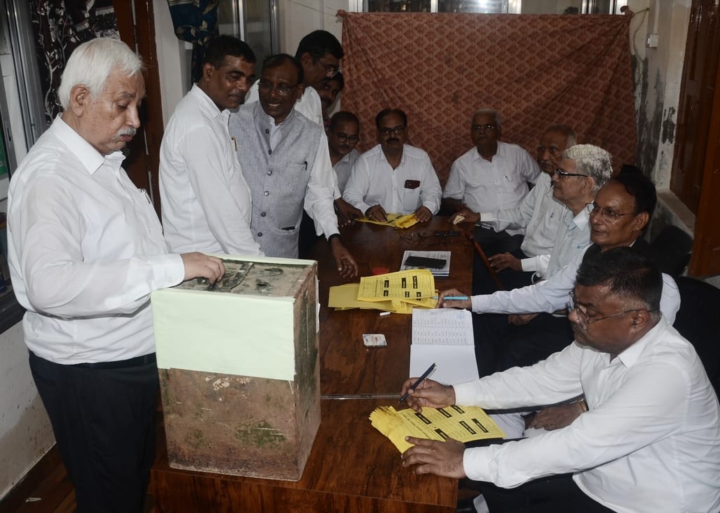 349 advocates cast their votes in the District Bar Association elections.