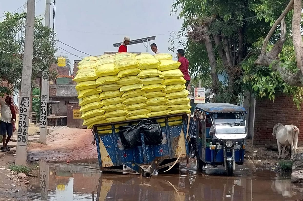 Culvert turns into a hazard; Kadarchowk-Ujhani road blocked for 5 hours.