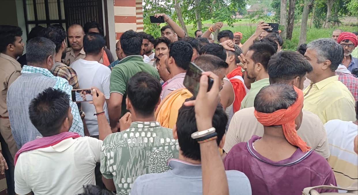 Farmers locked the Amda substation.