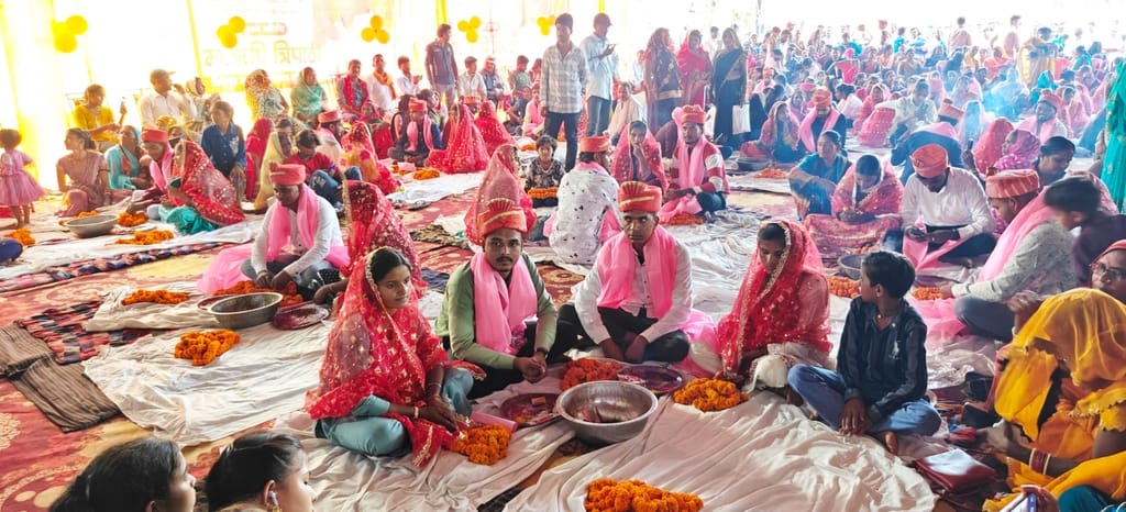 204 couples tied the knot at a mass wedding.