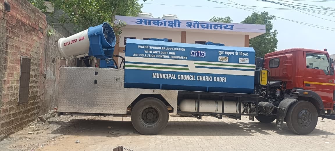 CNG-powered anti-smog machine worth 42 lakh Rupees to help control pollution