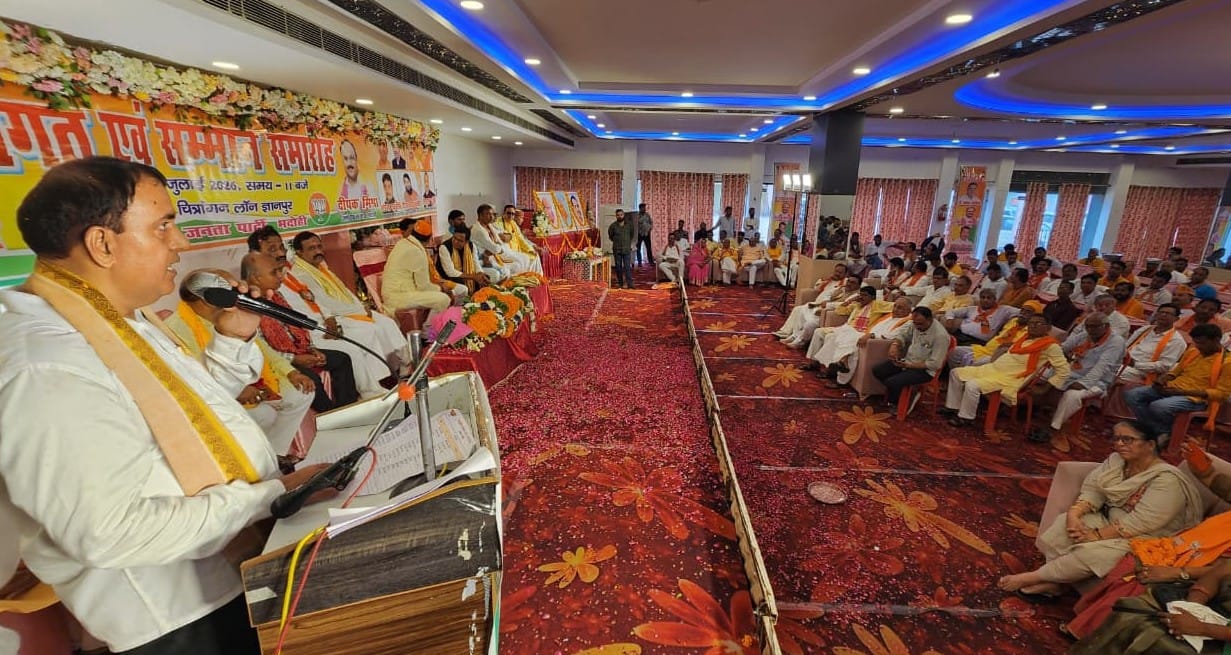 पटेल नगर में भाजपा के कार्यक्रम में बोलते क्षेत्रीय अध्यक्ष आशोक चौरसिया। संवाद