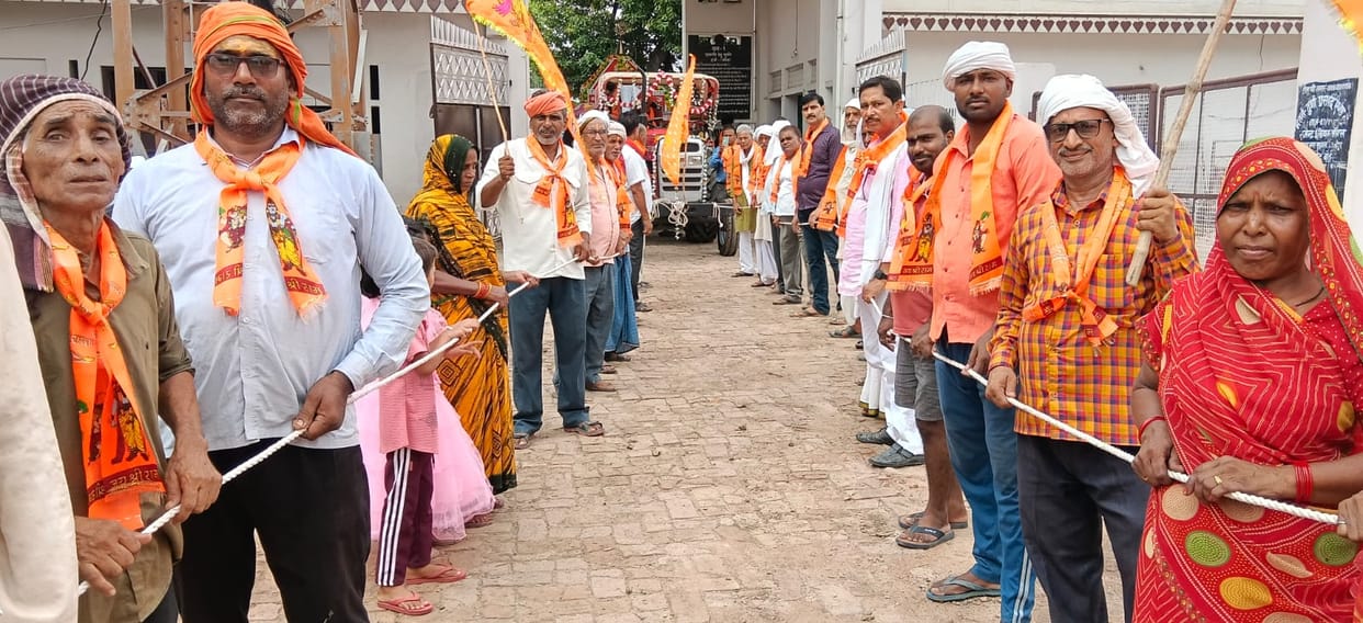 Devotees pulled the chariot of Mahaprabhu along with Subhadra and Balabhadra and offered 56 offerings.