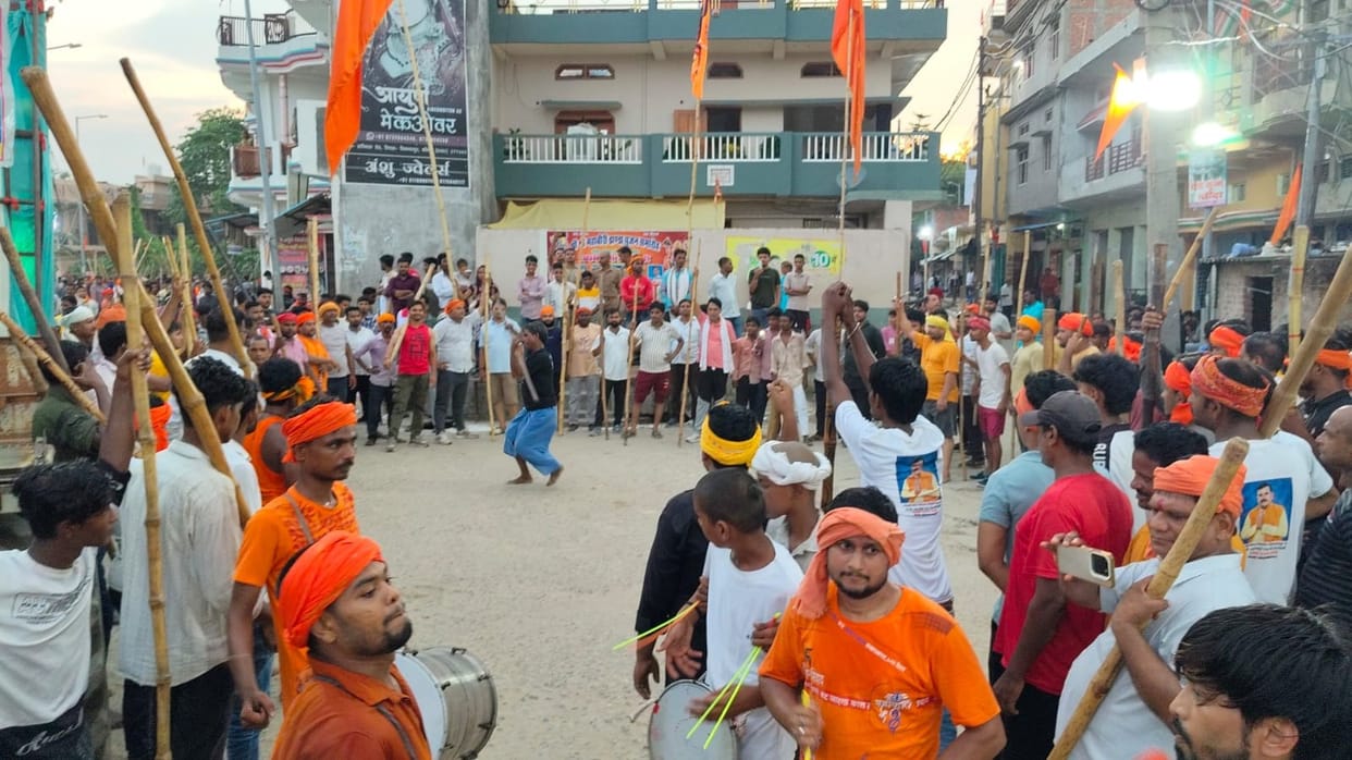 Rath Yatra taken out on the lines of Jagannath Puri... crowds throng the Mahaviri Jhanda procession.