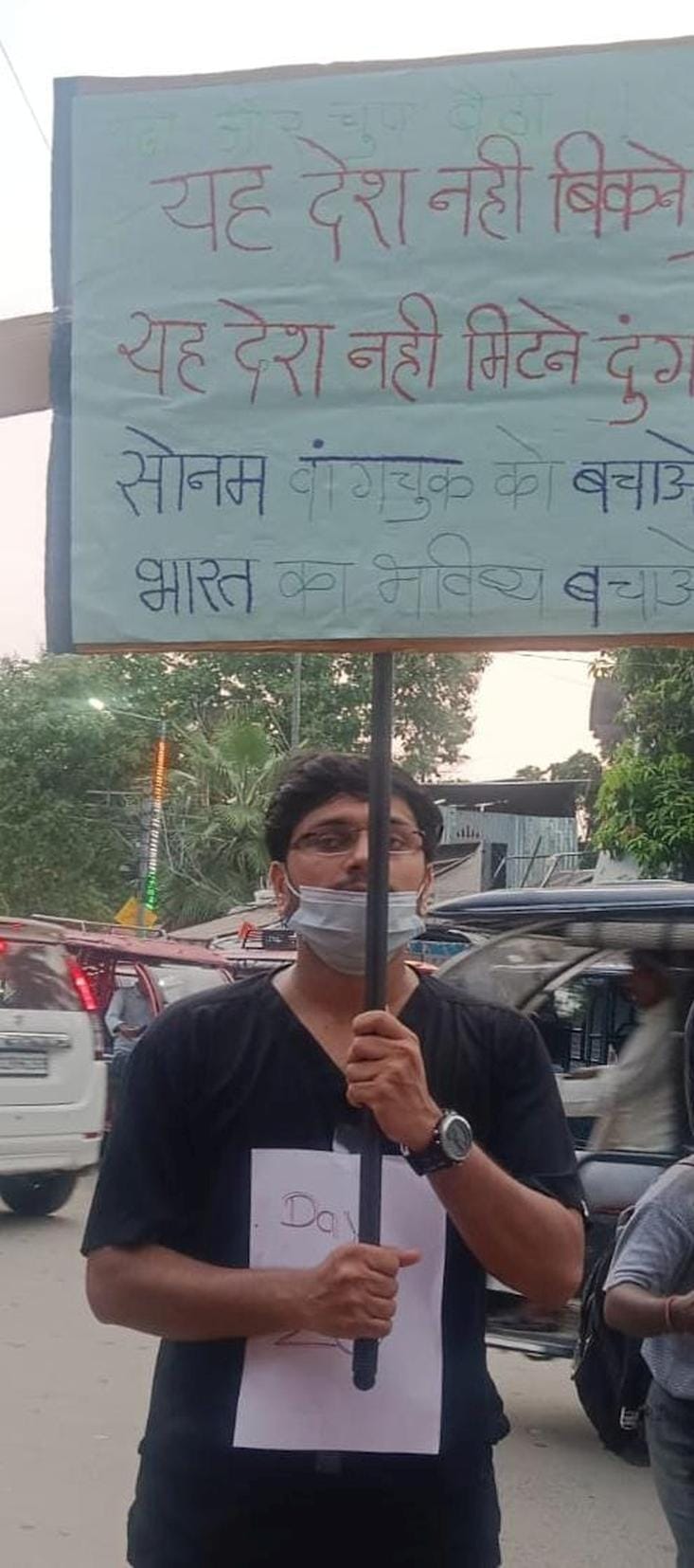 Doctor undertakes a foot march in support of Sonam Wangchuk.