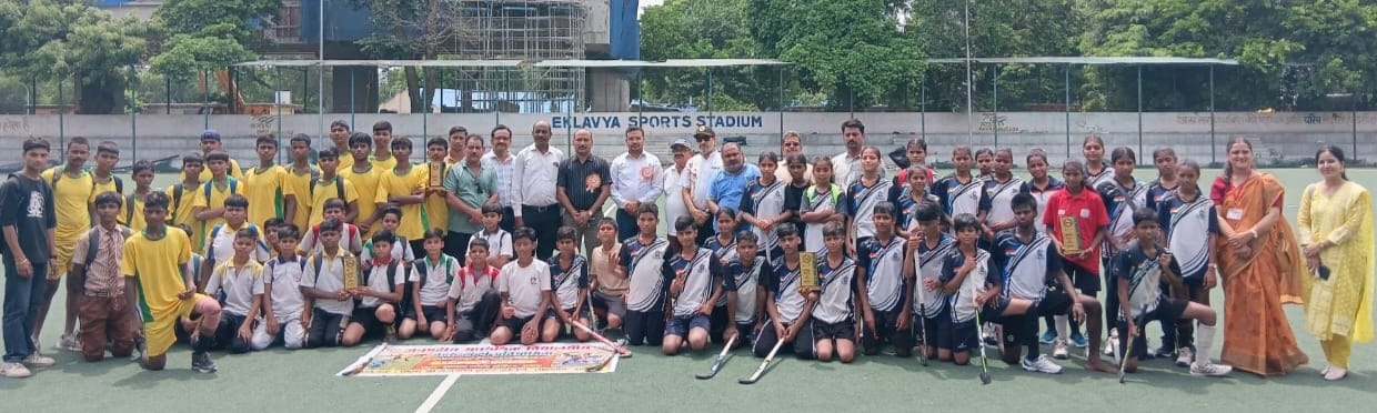Cantt and MD Jain Inter College won the hockey title.