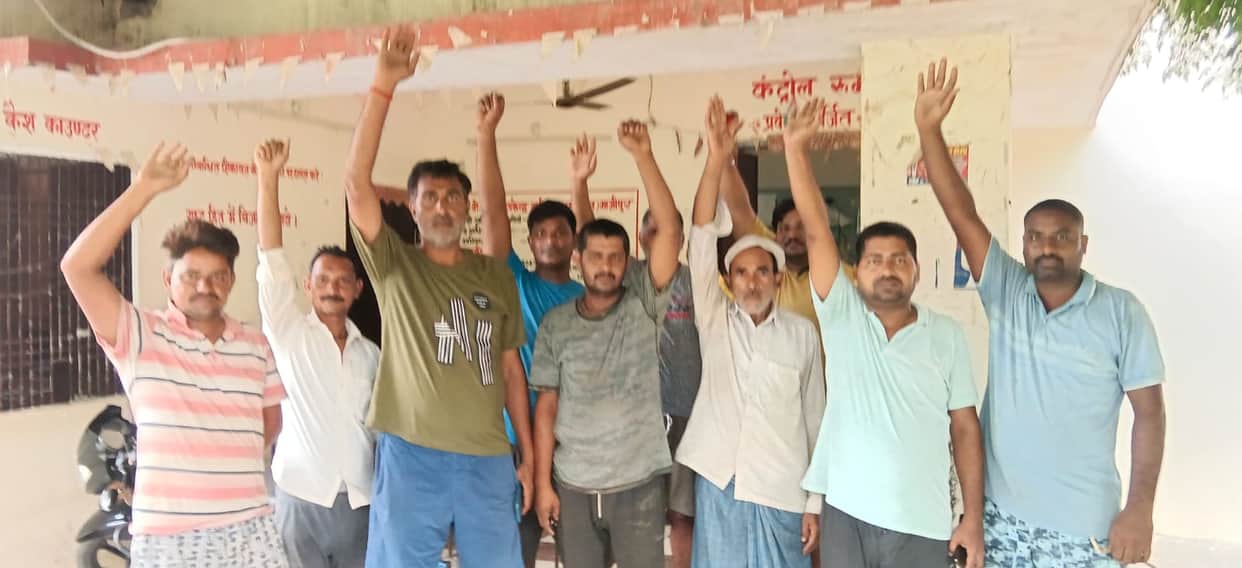 Power outage lasted all night due to a fault; angry villagers staged a protest in the morning.