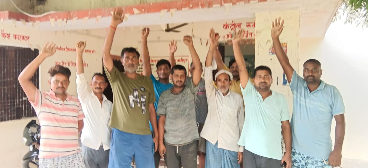 Power outage lasted all night due to a fault; angry villagers staged a protest in the morning.