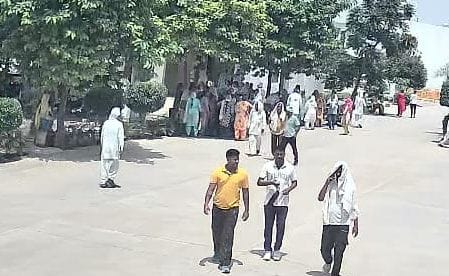 Shri Dham Nagar launched a public service campaign, distributed 1,000 food packets.