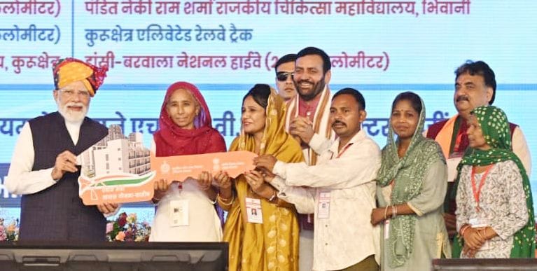 PM Modi handed over the keys of new houses to five beneficiaries, shared the joy of house warming.