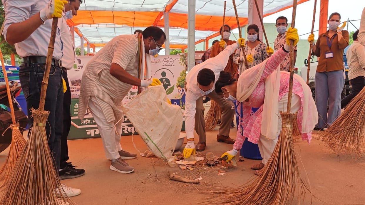 PM pats back on cleanliness... now BJP workers will run cleanliness campaign till 19th