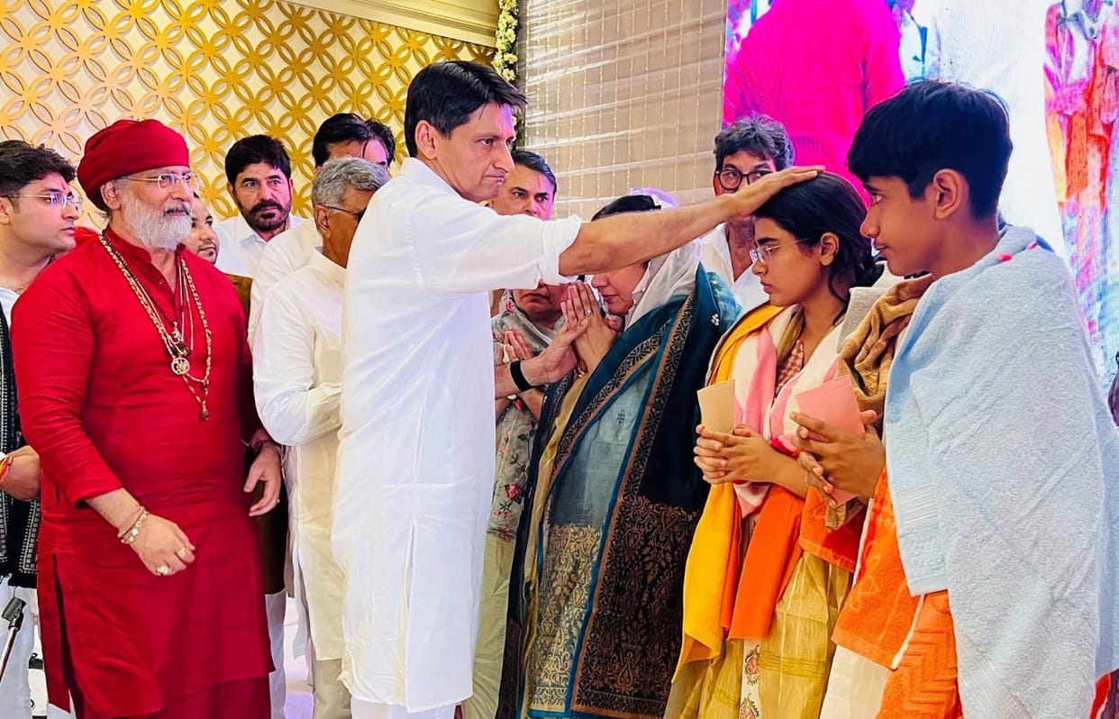 Doctors, along with political leaders, paid tribute to Dr. Aditya Batra.