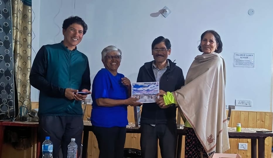 68-year-old Kamlesh covered a distance of 350 km by bicycle.