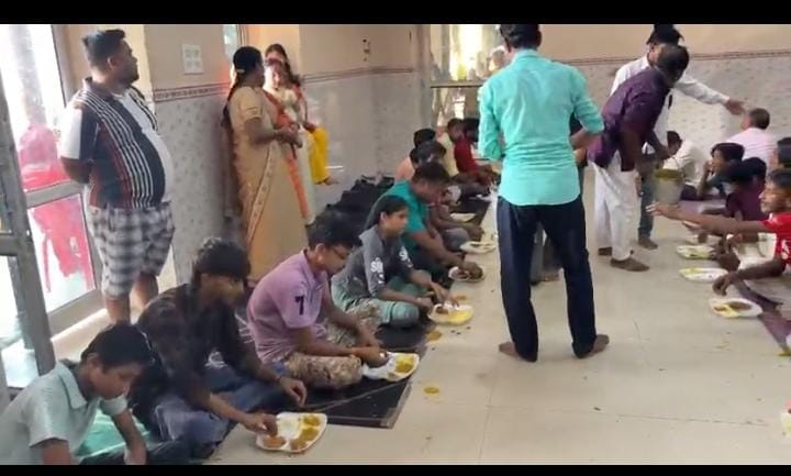 Crowd of devotees surges for Mahaprabhu Jagannath's Mahaprasad.