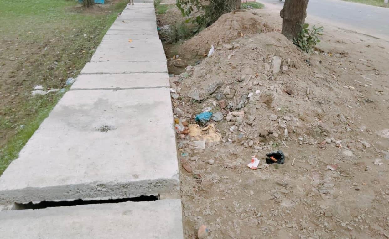 Those responsible failed to level the piled-up soil.